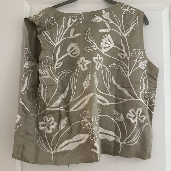 NWT Laude the Label Embroidered Tie Front Vest - Putty Flora - Small (S) - Picture 4 of 4